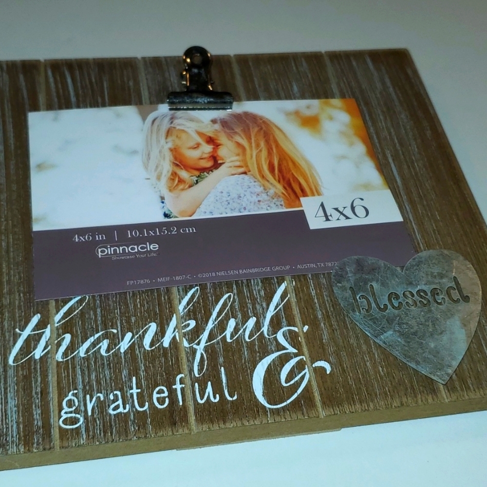 Nielsen Bainbridge Group 4x6 Picture Clip with Galvanized Blessed Heart - Picture 2 of 9